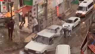 Trafikte korkun&ccedil; anlar: D&ouml;ner bı&ccedil;ağı ile kovaladı! 