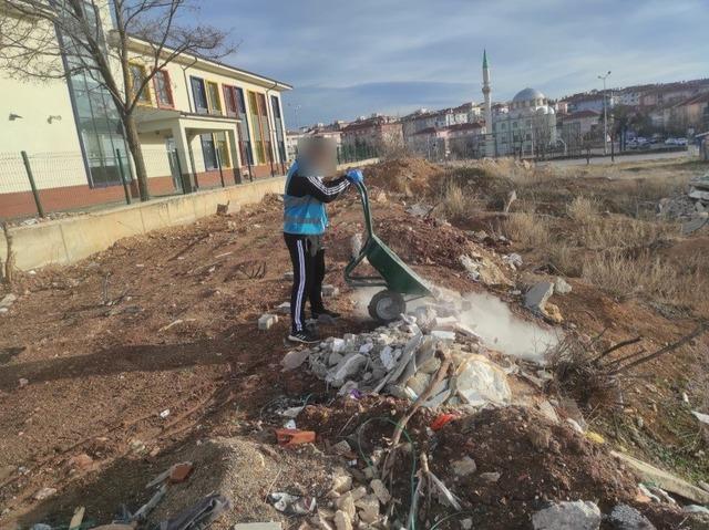 Y&uuml;k&uuml;ml&uuml;ler, İsmet İn&ouml;n&uuml; İlkokulu&rsquo;nu temizledi 3
