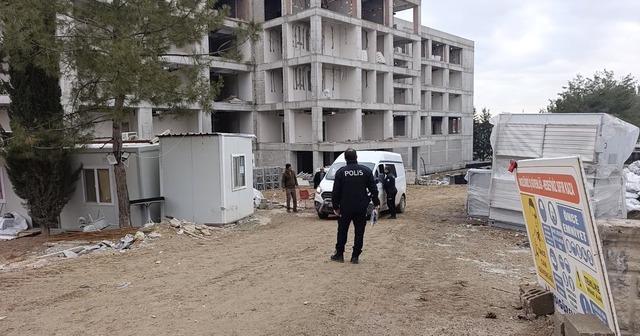 İş makinesi ile duvar arasında sıkışan iş&ccedil;i hayatını kaybetti 2