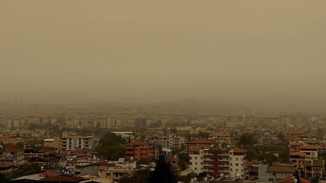T&uuml;rkiye'ye giriş yaptı: &Ccedil;&ouml;l tozu alarmı! Bir hafta s&uuml;recek...