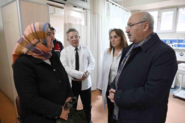 Vali K&ouml;şger servis kazasında yaralananları ziyaret etti 1