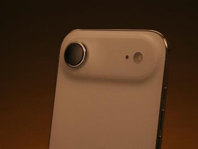 En ince iPhone &Ccedil;inlilerin ilgisini &ccedil;ekmedi! Bakın ne kadar satmış