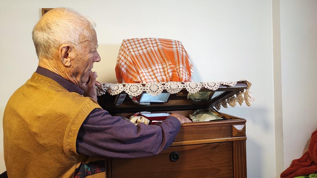 Engelli adamın eşi öldü, gizli bölmedeki 1 kilo altın yok oldu! "Onlardan başka kimse bilmiyordu" 1