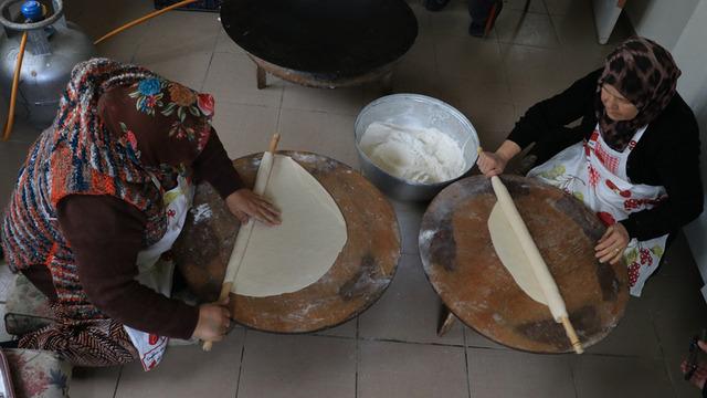 İmece usulüyle üretip satıyorlar! Aile bütçelerine katkı sağlıyorlar