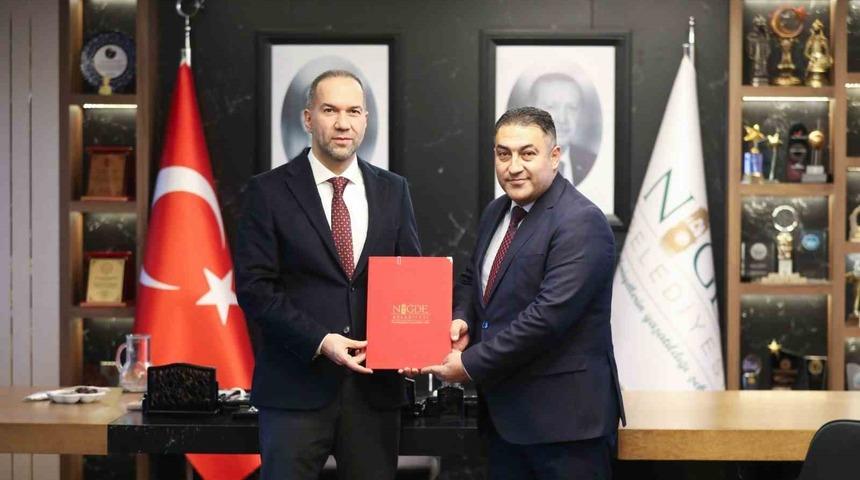 Niğde Belediyesi&rsquo;nde en d&uuml;ş&uuml;k iş&ccedil;i maaşı 44 bin 460 TL oldu