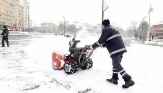 Elazığ&rsquo;da karla m&uuml;cadele &ccedil;alışmaları s&uuml;r&uuml;yor
