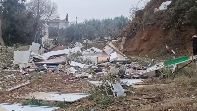 Manavgat&rsquo;ta hortum 300 d&ouml;n&uuml;ml&uuml;k alanda seraları yerle bir etti 11