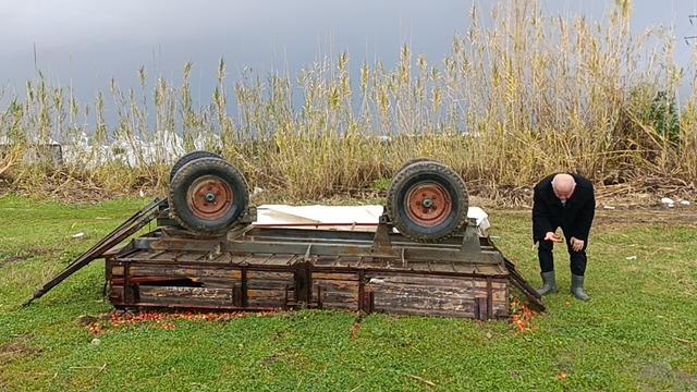 Manavgat&rsquo;ta hortum 300 d&ouml;n&uuml;ml&uuml;k alanda seraları yerle bir etti 9