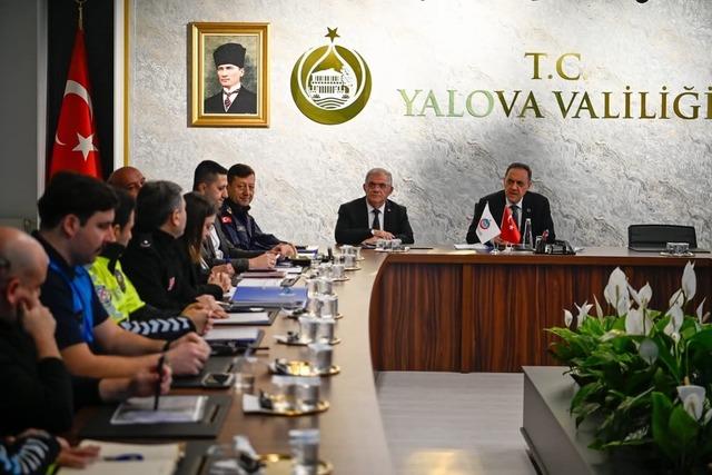 Yalova&rsquo;da trafik levhaları sadeleştirildi 1