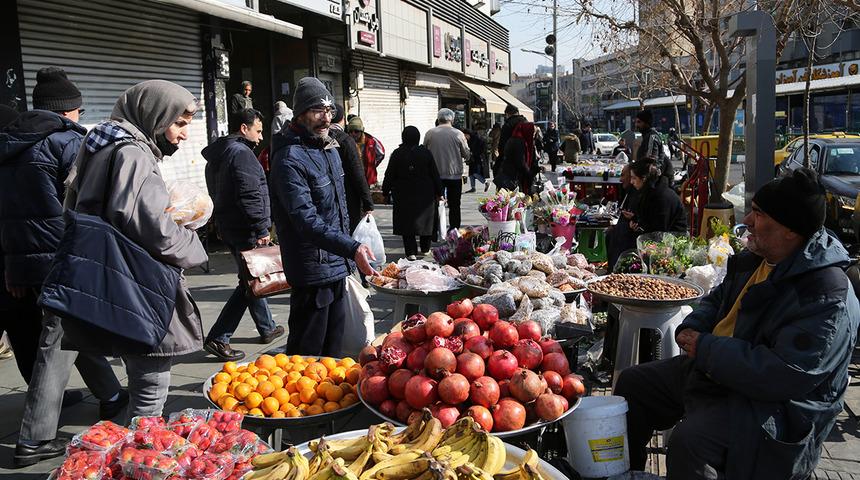 İran ekonomisi alarmda! Dolar tarihin en y&uuml;ksek seviyesine &ccedil;ıktı, gıda enflasyonu y&uuml;zde 89