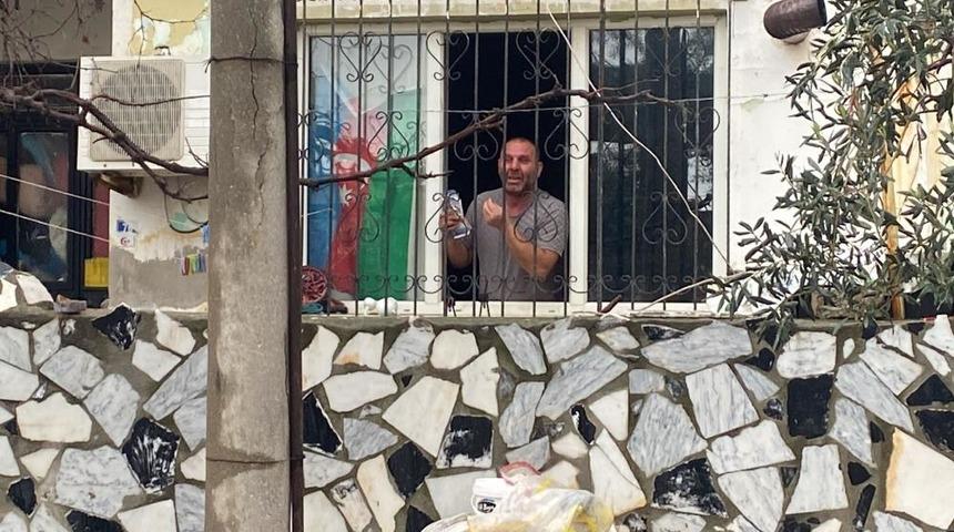 Tahliye esnasında kiracının 'binayı yakarım' iddiası ekipleri harekete ge&ccedil;irdi