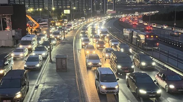 İstanbul’da trafik yoğunluğu yüzde 83’e ulaştı