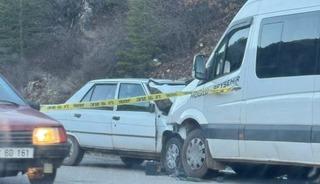 Konya&rsquo;da otomobil ile yolcu minib&uuml;s&uuml; &ccedil;arpıştı: 1 &ouml;l&uuml;, 1 yaralı