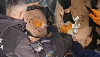 Mobilyaların i&ccedil;ine gizlemişler! İskenderun Limanı&rsquo;nda 1 milyon 392 bin uyuşturucu hap ele ge&ccedil;irildi