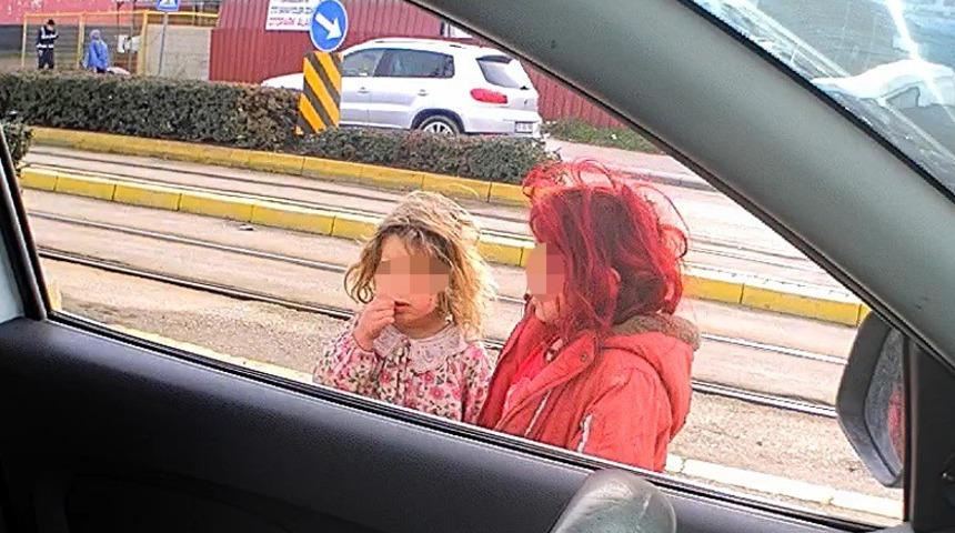 Kışın &ccedil;ıplak bacaklarla dilenen &ccedil;ocukların hali y&uuml;rek burktu