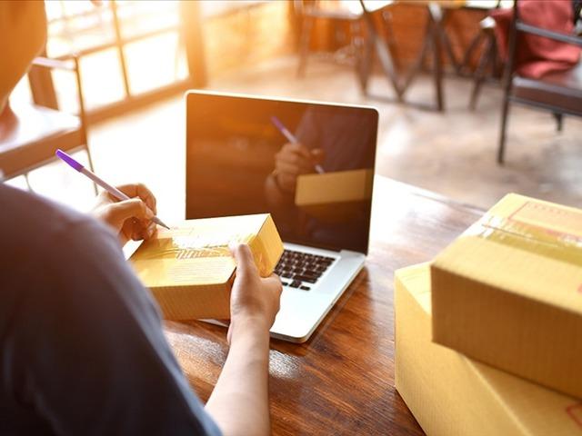 Kargo devi UPS 30 bin kişiyi kapının &ouml;n&uuml;ne koyuyor! 24 binayı kapanıp, &ccedil;alışanlar işsiz kalacak