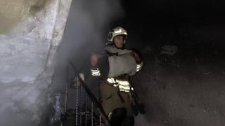 Yanan evdeki 7 kişilik aileyi itfaiye kurtardı