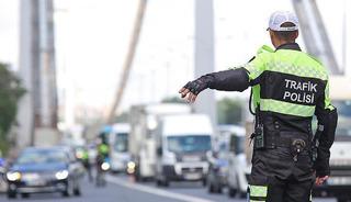 Milyonlarca s&uuml;r&uuml;c&uuml;y&uuml; ilgilendiriyor! Trafikte yaparsanız 200 bin TL ceza geliyor