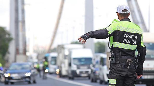 Milyonlarca sürücüyü ilgilendiriyor! Trafikte yaparsanız 200 bin TL ceza geliyor