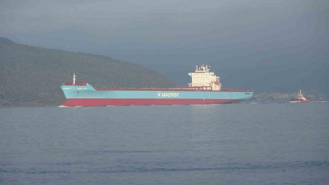 &Ccedil;anakkale Boğazı&rsquo;nda konteyner gemisi makine arızası yaptı 3