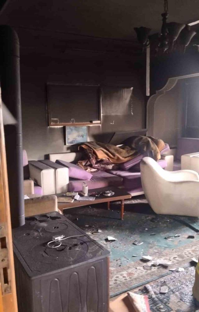 Erdek’te bir apartman dairesi alevlere teslim oldu 3