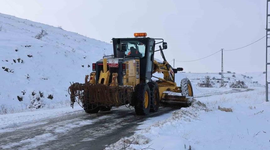 Sivas&rsquo;ta 91 yerleşim yerinin yolu ulaşıma kapalı