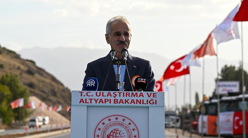 B&ouml;l&uuml;nm&uuml;ş yollarda 30 bin kilometrelik dev eşik aşıldı! 