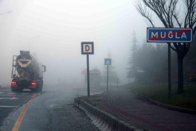 Muğla&rsquo;da yağmur sonrası yoğun sis ulaşımı olumsuz etkiledi 4