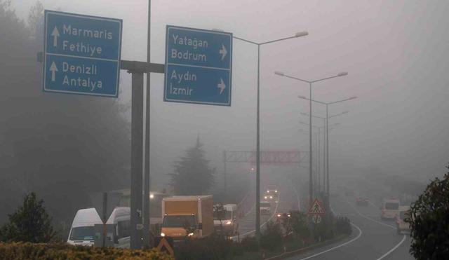 Muğla&rsquo;da yağmur sonrası yoğun sis ulaşımı olumsuz etkiledi 2