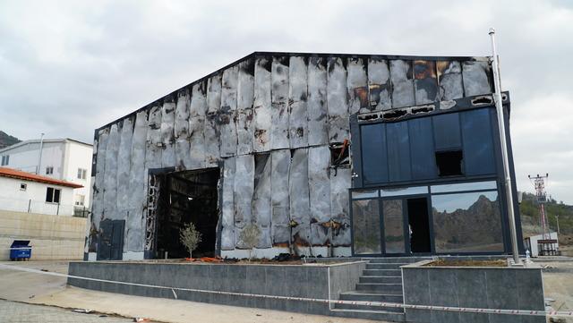 Çorum da yangın çıkan lavaş fabrikası kullanılamaz hale geldi 5