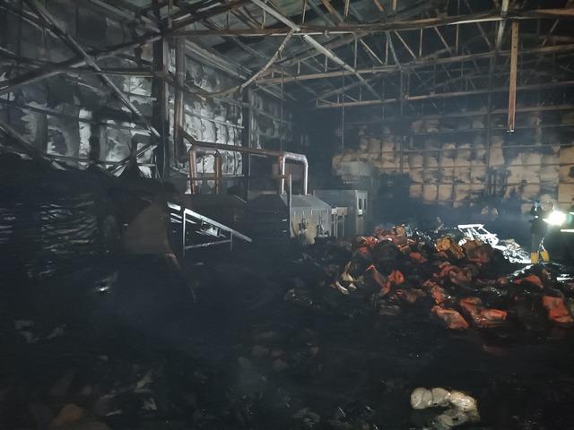 Çorum da yangın çıkan lavaş fabrikası kullanılamaz hale geldi 9