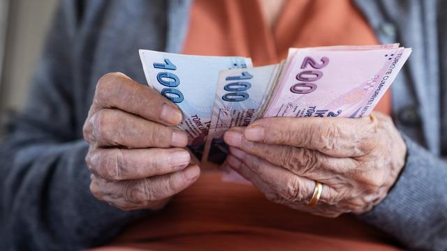 Emeklilere maaşı kadar bayram ikramiyesi! Devletimiz farkında dedi ama... Bazı şartlar var, herkes alamayacak
