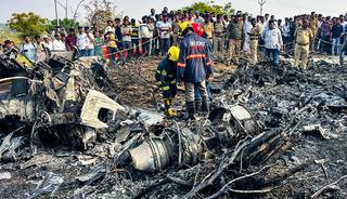 Hindistan&rsquo;da facia! Ajit Pawar&rsquo;ın bulunduğu u&ccedil;ak d&uuml;şt&uuml;