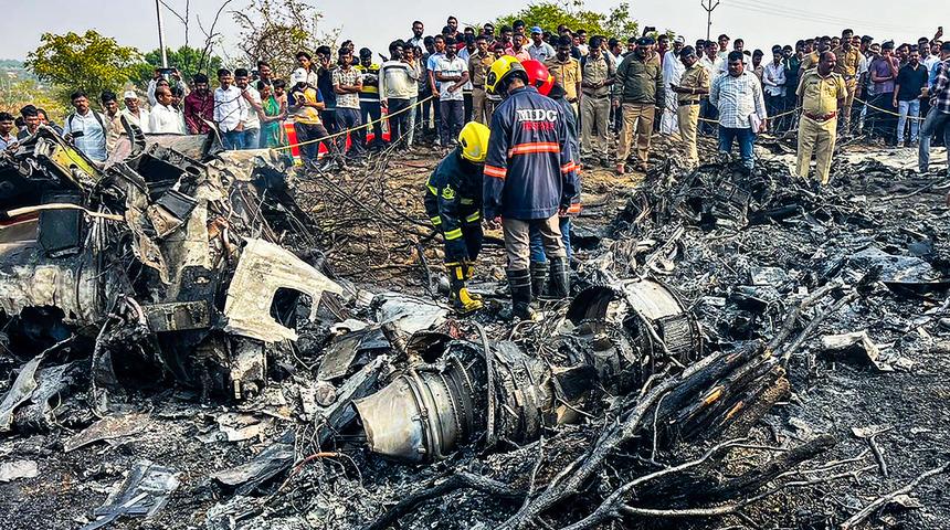 Hindistan'da u&ccedil;ak kazası: Başkan yardımcısı da oradaymış! 5 kişi hayatını kaybetti