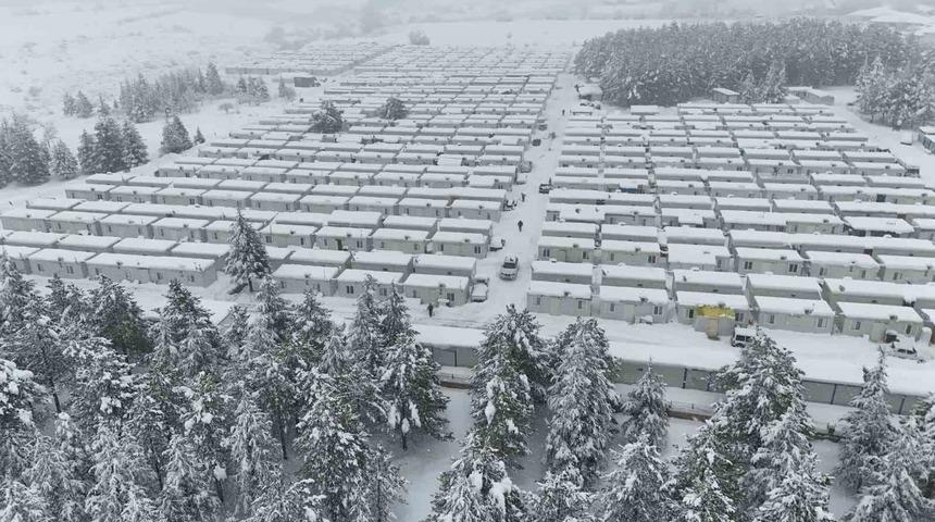 Kar kalınlığının 1 metreyi bulduğu Doğanşehir havadan g&ouml;r&uuml;nt&uuml;lendi