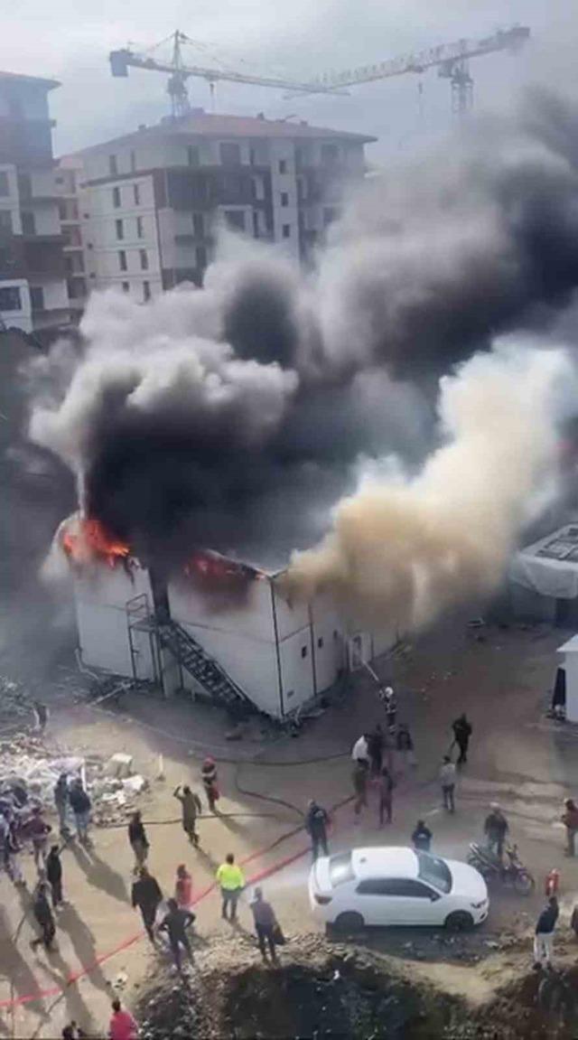 Konteyner yatakhane alevlere teslim oldu 6