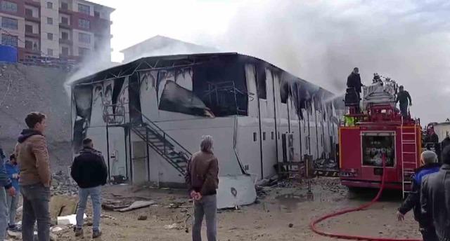 Konteyner yatakhane alevlere teslim oldu 2