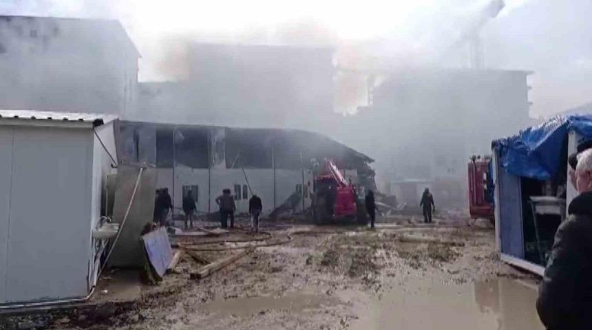 Konteyner yatakhane alevlere teslim oldu