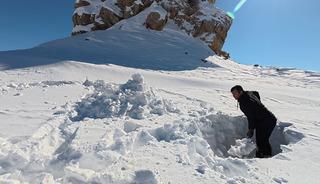 Ka&ccedil;ıp oraya yerleşiyor: Barınak yapıp orada yaşıyor!