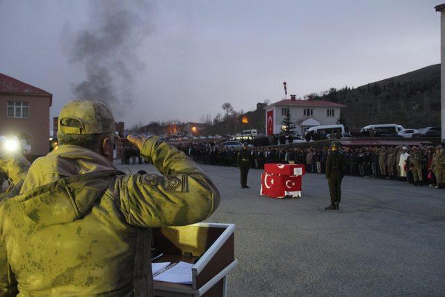 Bitlis'te el yapımı patlayıcı infilak etti: 1 şehit, 1 yaralı (3)