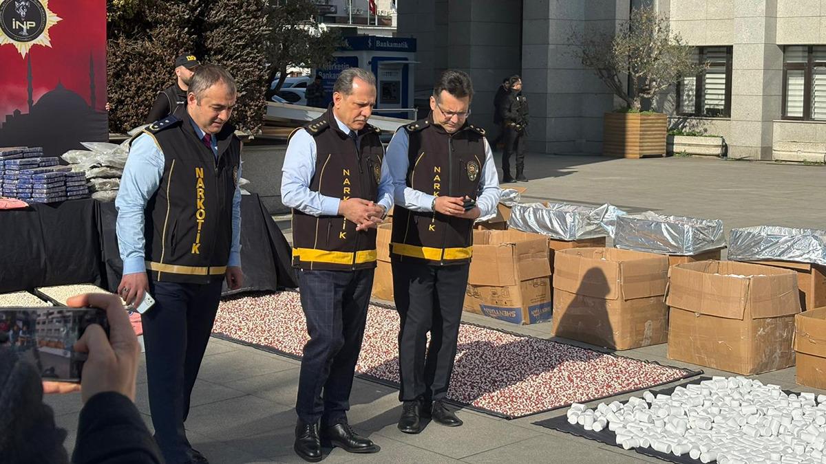 İstanbul Emniyeti göz açtırmadı! Yakalanan uyuşturucuların hepsi böyle sergilendi - Güncel Haberler