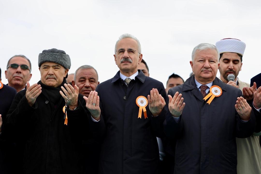 Bakan Uraloğlu o il i&ccedil;in hızlı treni duyurdu  Beklenti ve &ouml;zlemi biliyorum  7