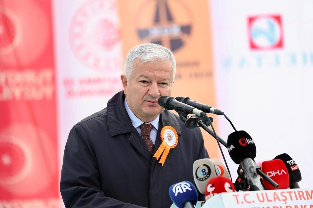 Bakan Uraloğlu o il i&ccedil;in hızlı treni duyurdu  Beklenti ve &ouml;zlemi biliyorum  1