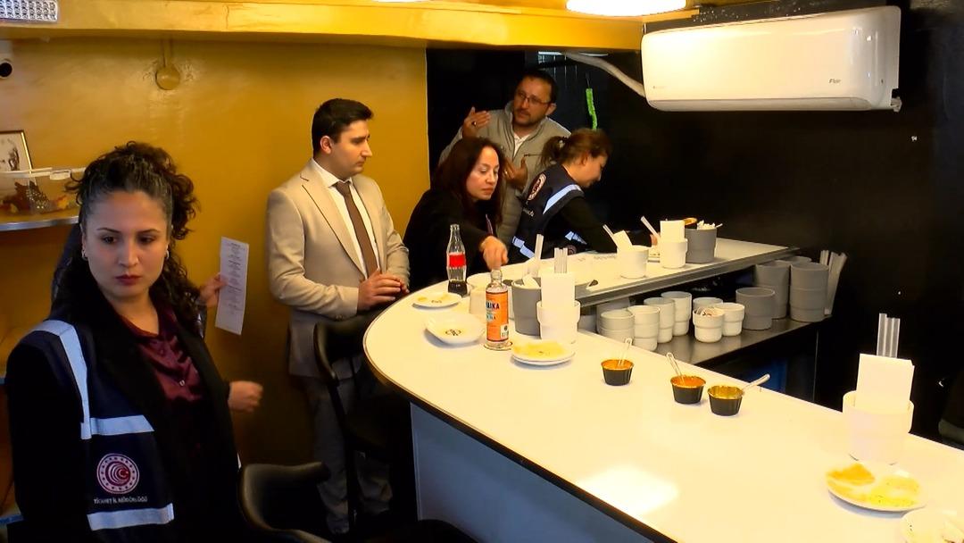 Referansla 10 m&uuml;şteri alan hamburgerciye denetim! Mekanın sahibi konuştu:  Y&uuml;zlerce kişi alamıyorum  4