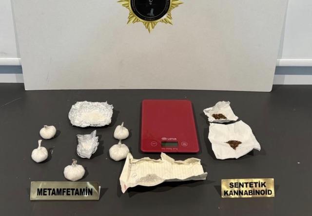 İş yerinde uyuşturucu ele ge&ccedil;irilen şahıs g&ouml;zaltına alındı 1