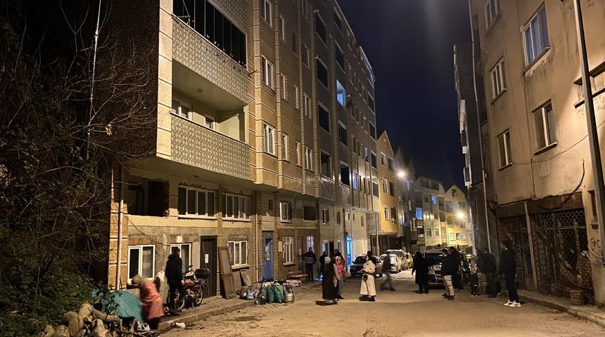 Sinop'ta 7 katlı bina istinat duvarının yıkılma riskine karşı boşaltıldı