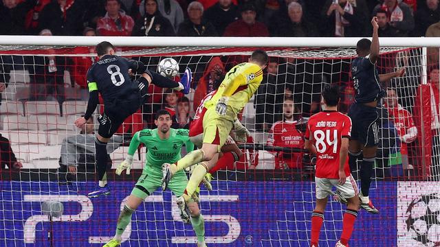 Şampiyonlar Ligi'nde yüzyılın olayı! Kaleci 90+8'de gol attı, Jose Mourinho çıldırdı!