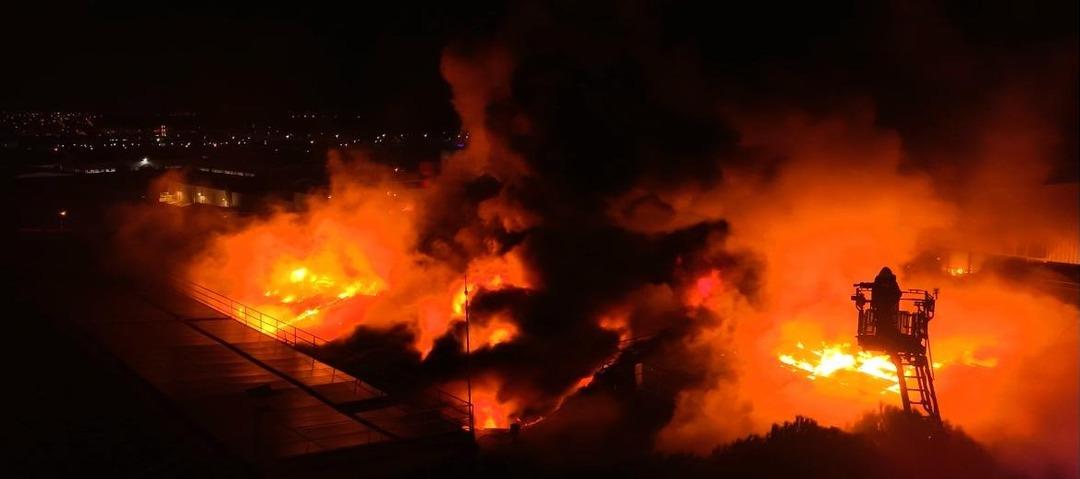Bursa da korkutan yangın! Kimyasal yüzey fabrikası alevlere teslim oldu 1