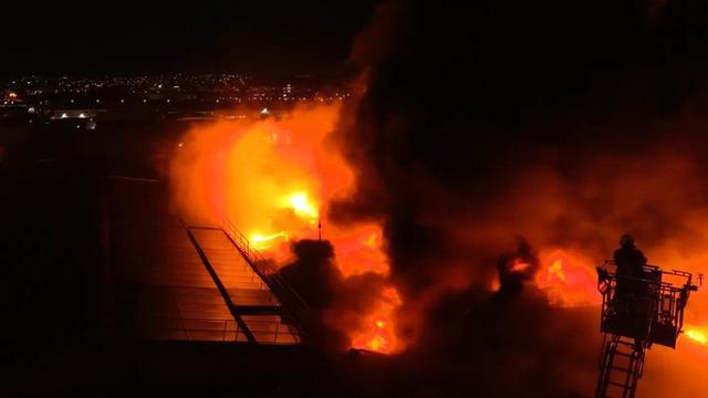 Bursa'da korkutan yangın! Kimyasal yüzey fabrikası alevlere teslim oldu