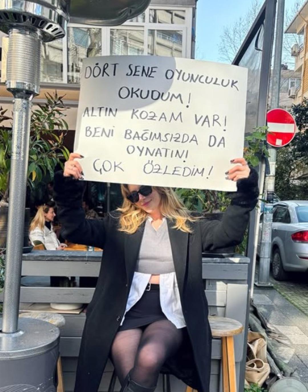 Fenomen dizide istenmemişti! Hayal K&ouml;seoğlu sokakta pankart a&ccedil;ıp seslendi 3